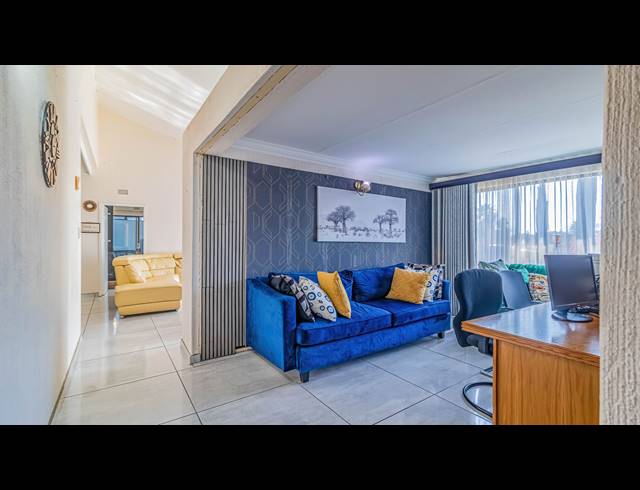 6 BEDROOM HOUSE FOR SALE IN ROBIN HILLS